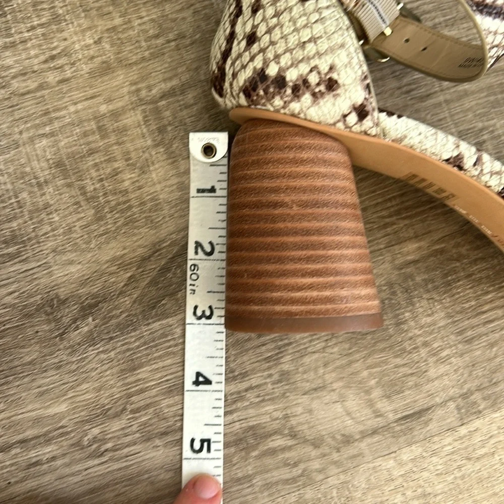 Vince Camuto Mejorla Womens Ankle Strap Snakeskin Block Heels Sandals Ivory 9W